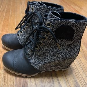 SOREL wedge black boots
